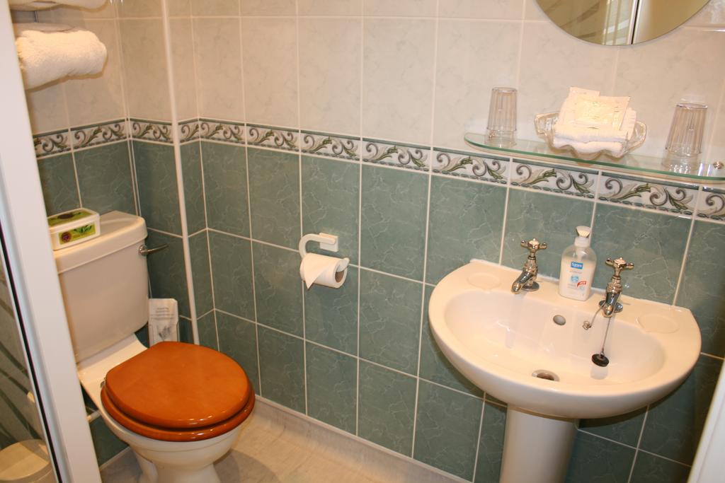 Bridge House B&B Cheltenham Esterno foto
