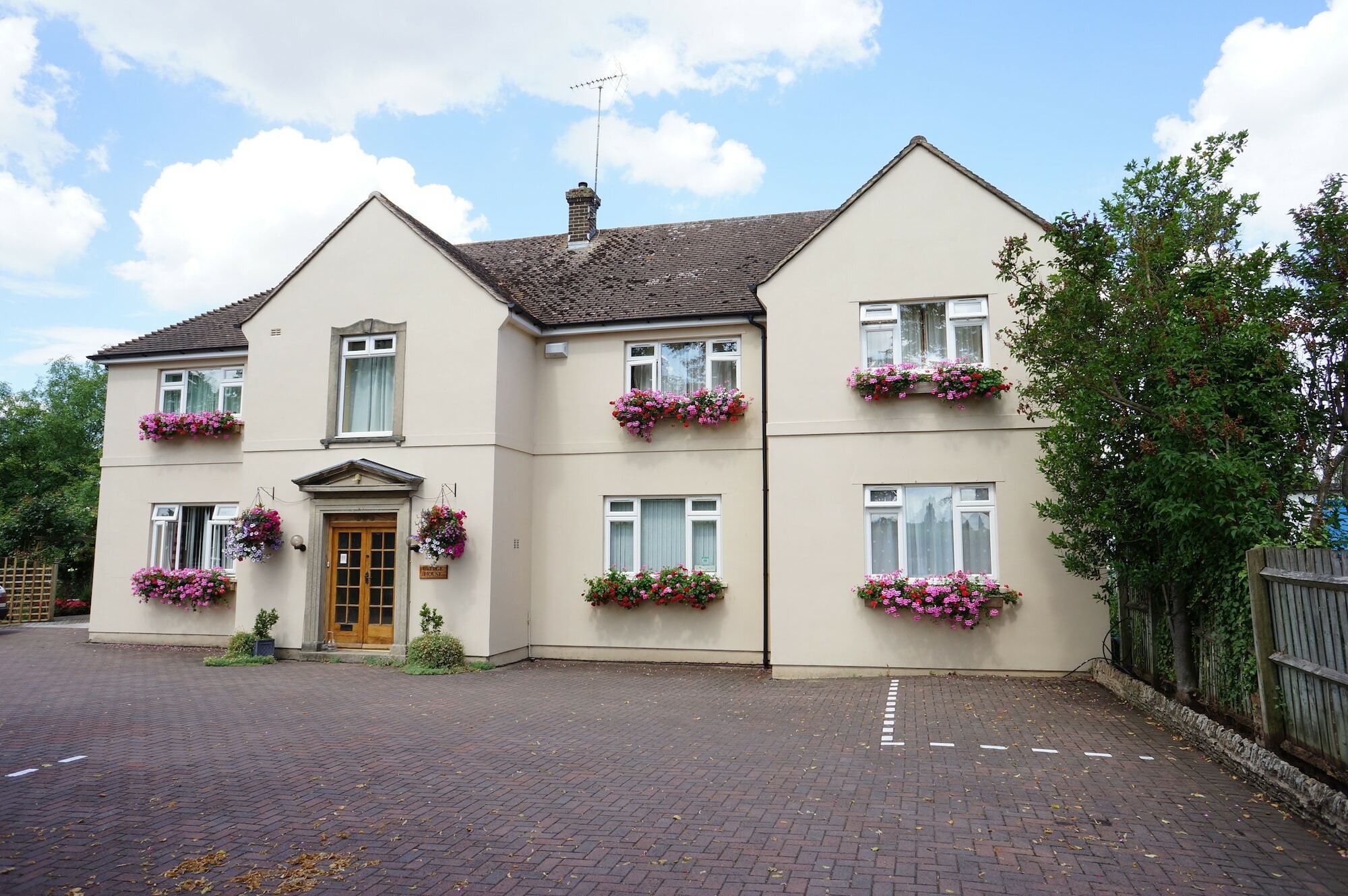 Bridge House B&B Cheltenham Esterno foto